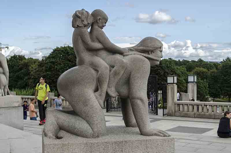 Noruega - Oslo 083 - parque Vigeland - El Monolito - escultura.jpg